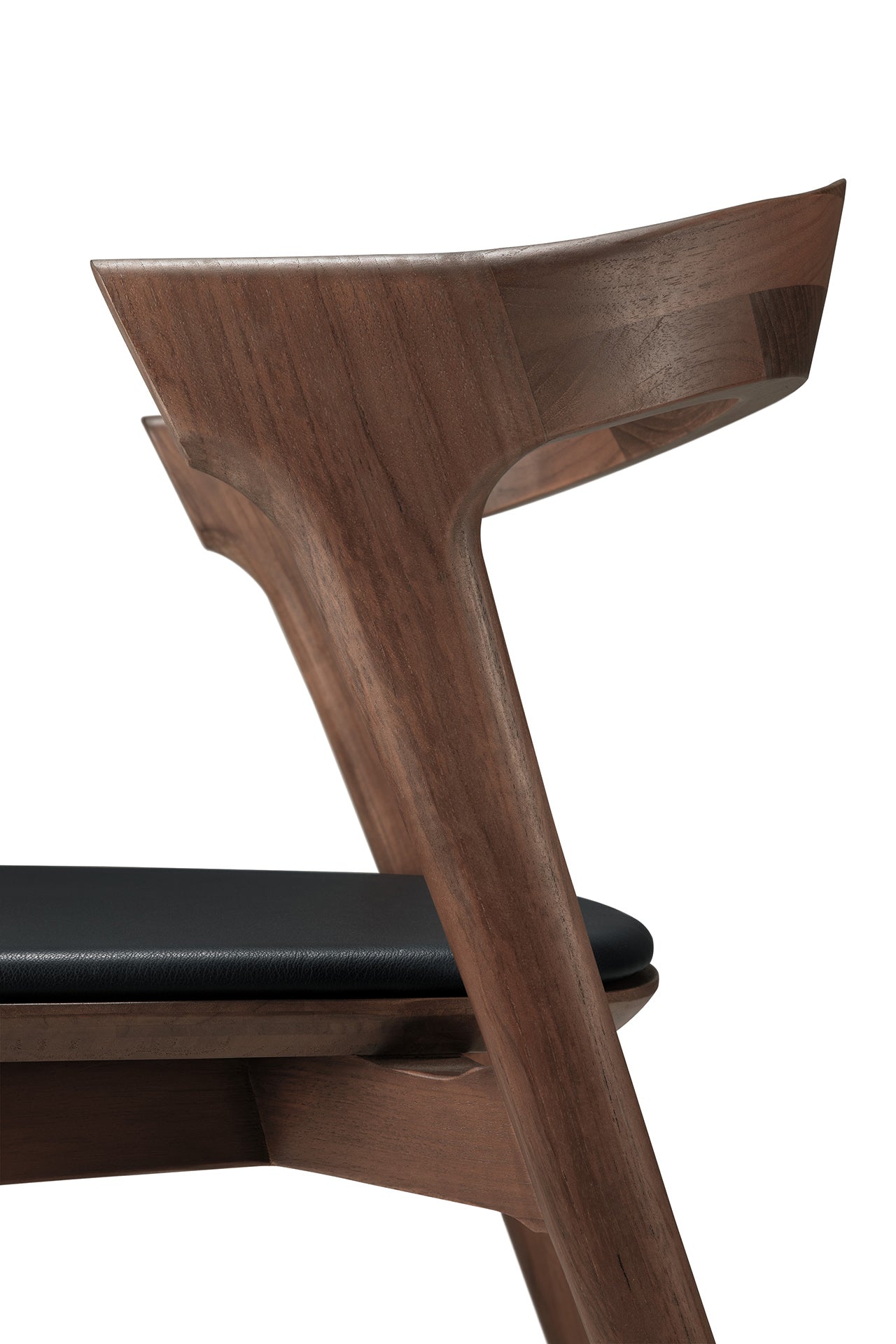 Chaise de salle à manger sculpturale en teck et cuir avec silhouette inspirée de la corne pour les salles à manger