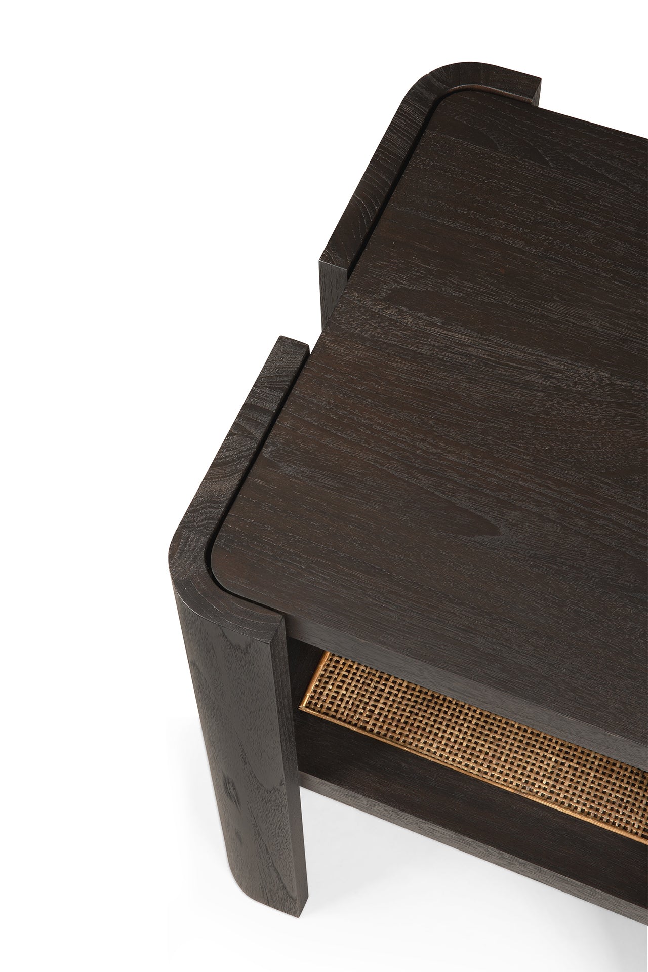 Table d'appoint en teck massif aux proportions généreuses pour les salons