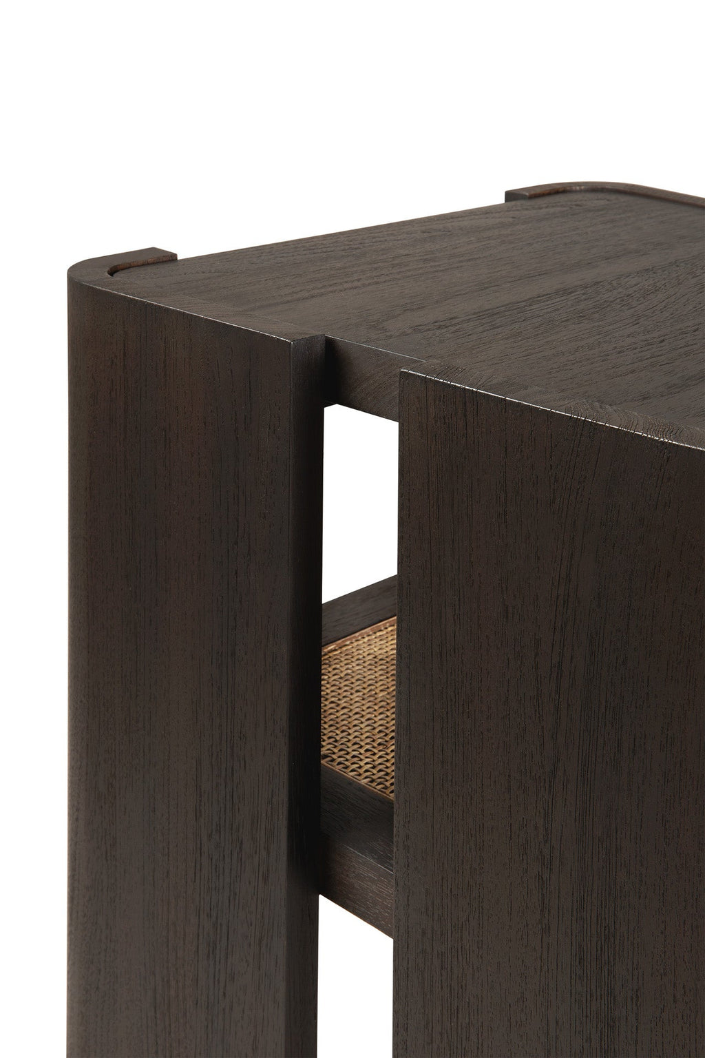 Table d'appoint en teck massif aux proportions généreuses pour les salons