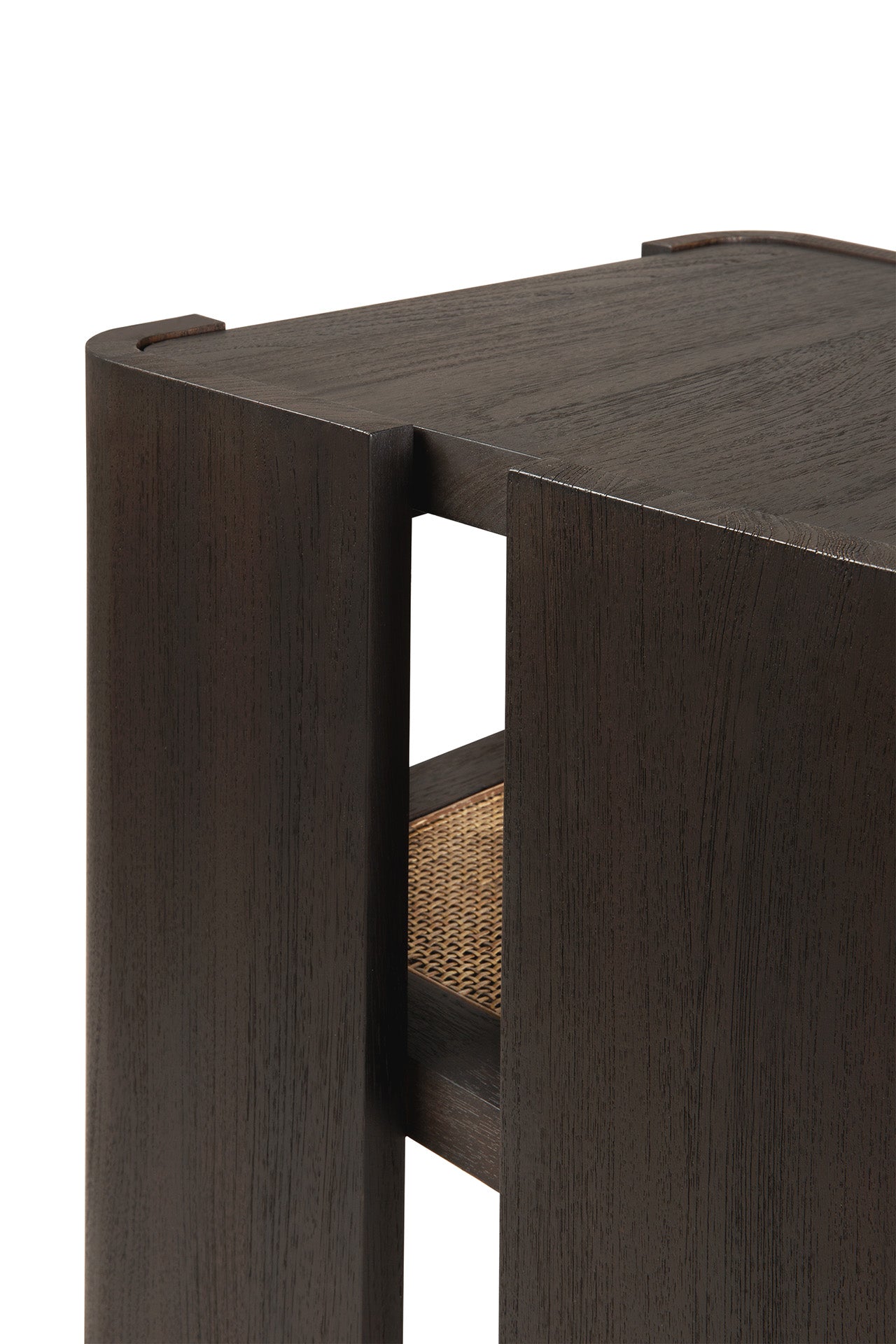 Table d'appoint en teck massif aux proportions généreuses pour les salons