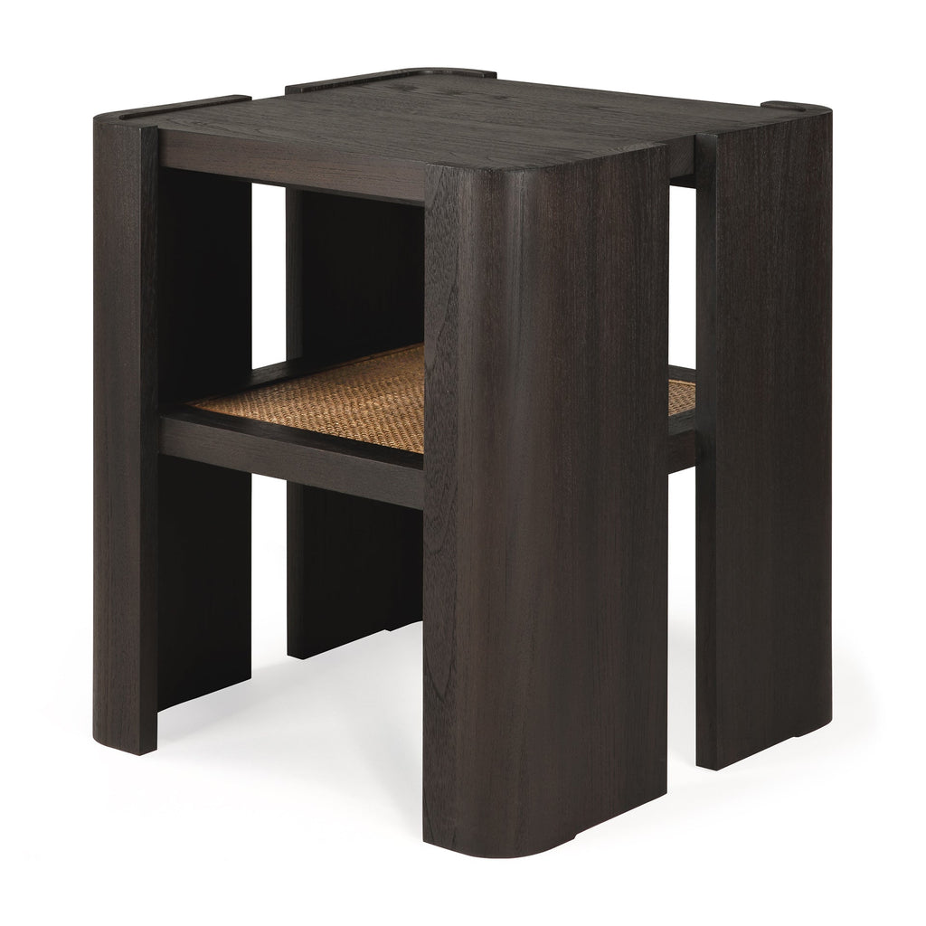 Table d'appoint en teck massif aux proportions généreuses pour les salons