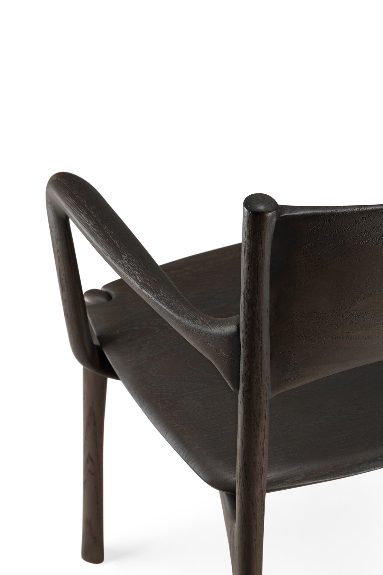 Chaise de salle à manger en teck naturel avec accoudoirs et grain organique travaillé à la main pour salles à manger