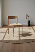 Chaise de salle à manger moderne en chêne massif avec dossier ergonomique incurvé pour salles à manger