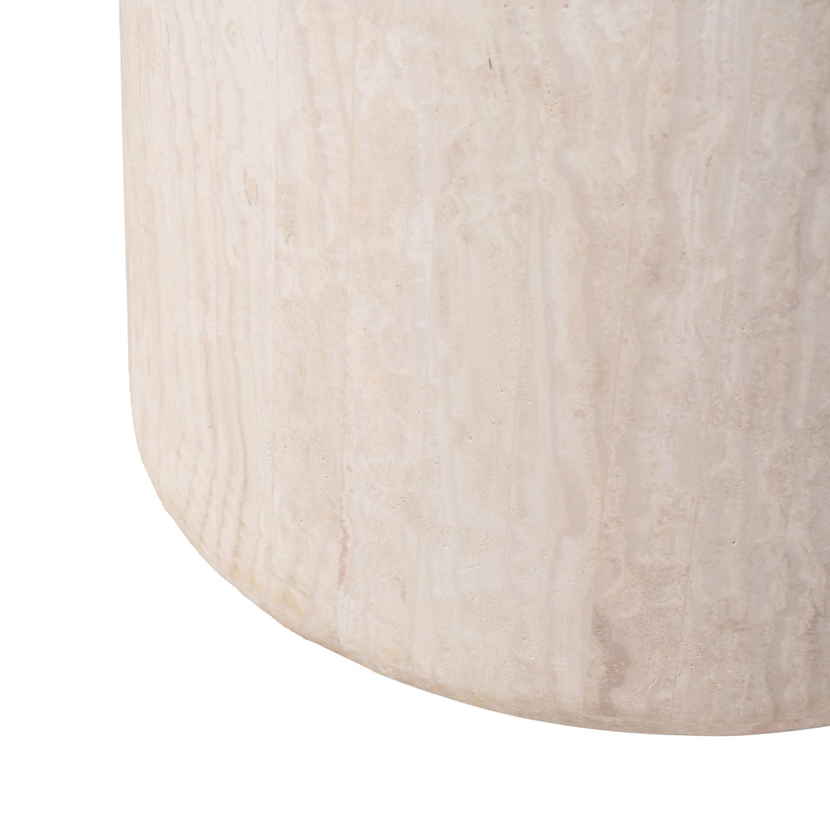 Table d'appoint discrète en travertin massif avec surface à variation naturelle pour salons et chambres à coucher