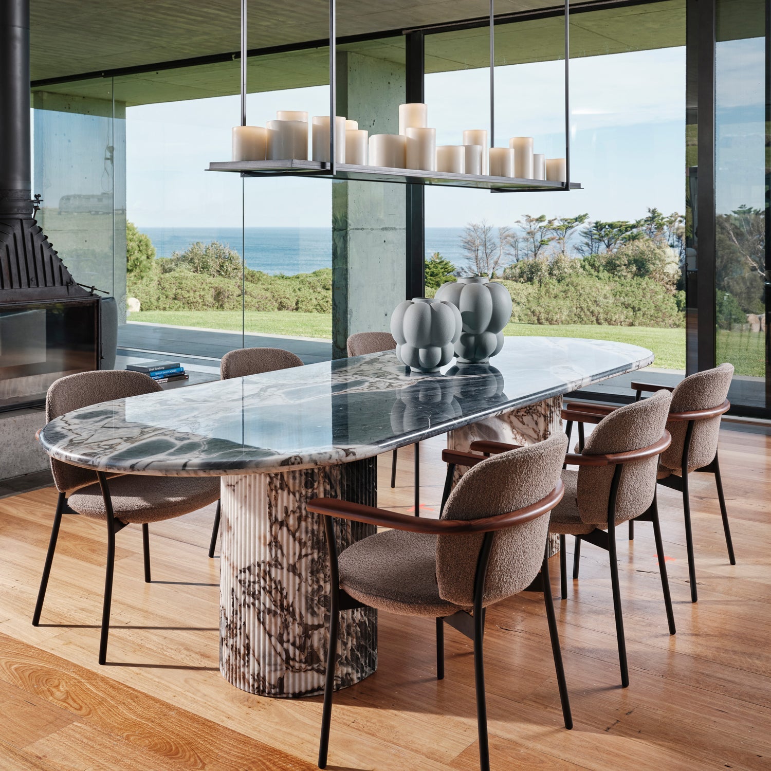 Table à manger luxueuse en marbre Brèche avec plateau en pierre spectaculaire pour salles à manger