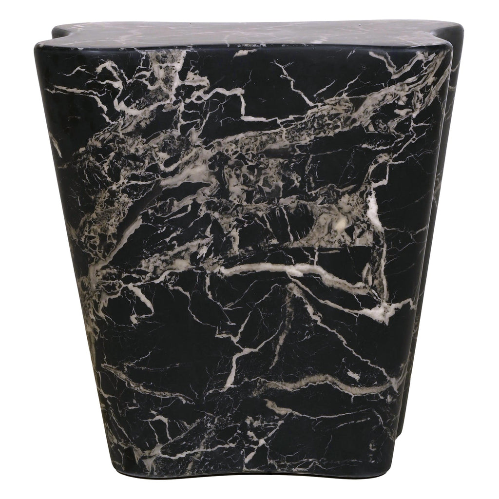 Table d'appoint en marbre noir brut avec silhouette angulaire sculptée à la main pour salons