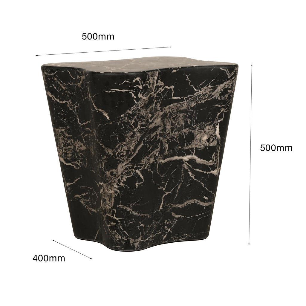 Table d'appoint en marbre noir brut avec silhouette angulaire sculptée à la main pour salons