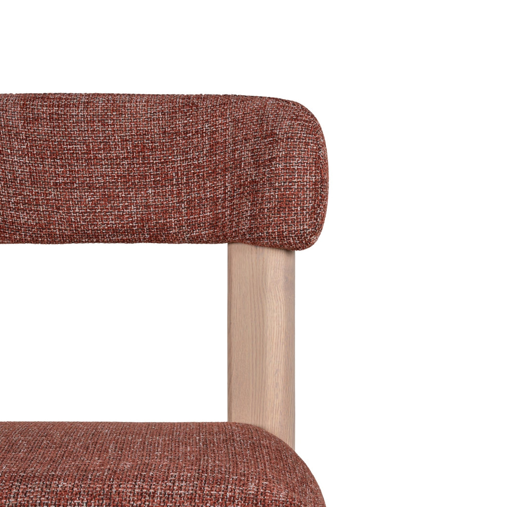 Chaise de salle à manger en bois rembourrée et décontractée avec assise légèrement incurvée pour les salles à manger de tous les jours