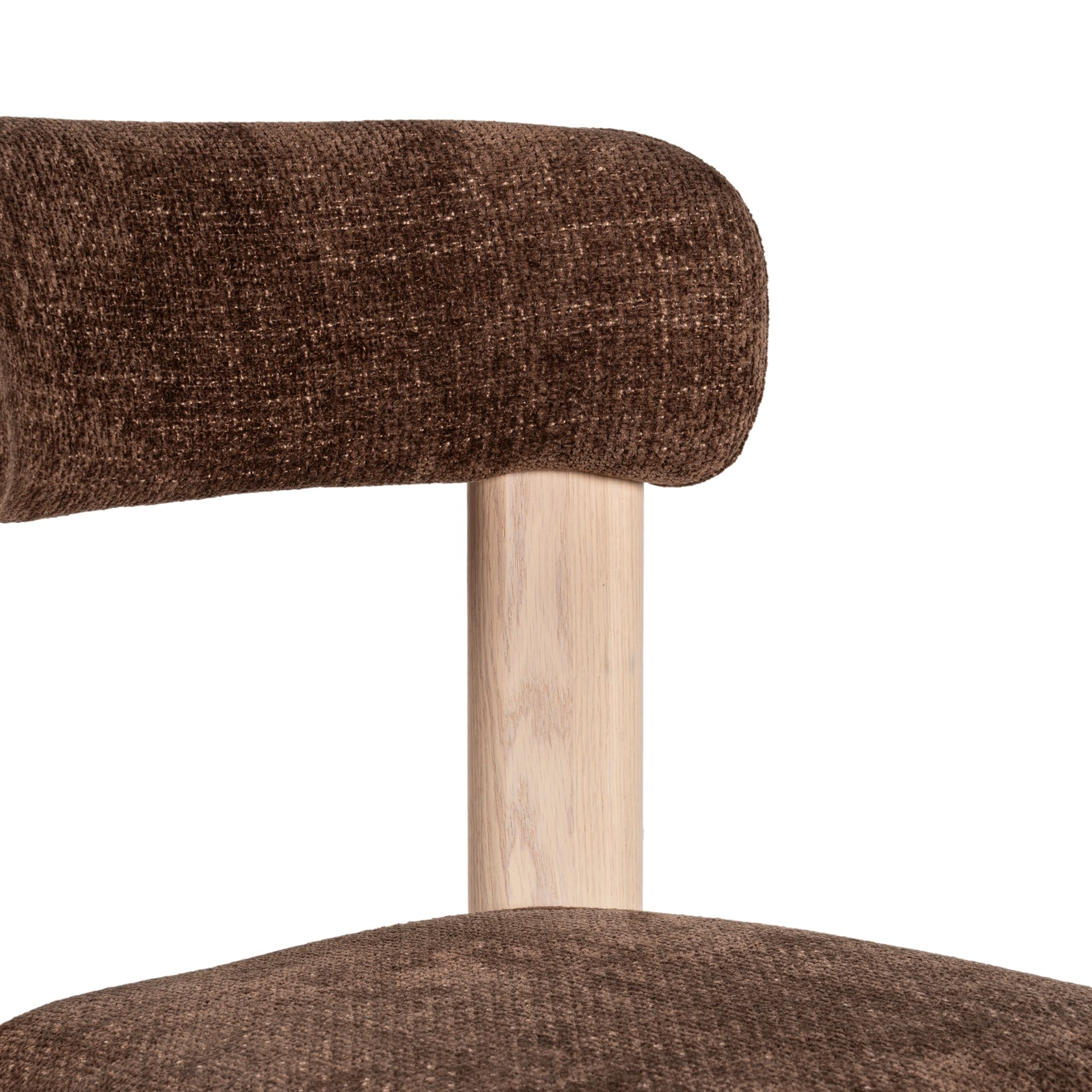 Chaise de salle à manger en bois rembourrée et décontractée avec assise légèrement incurvée pour les salles à manger de tous les jours