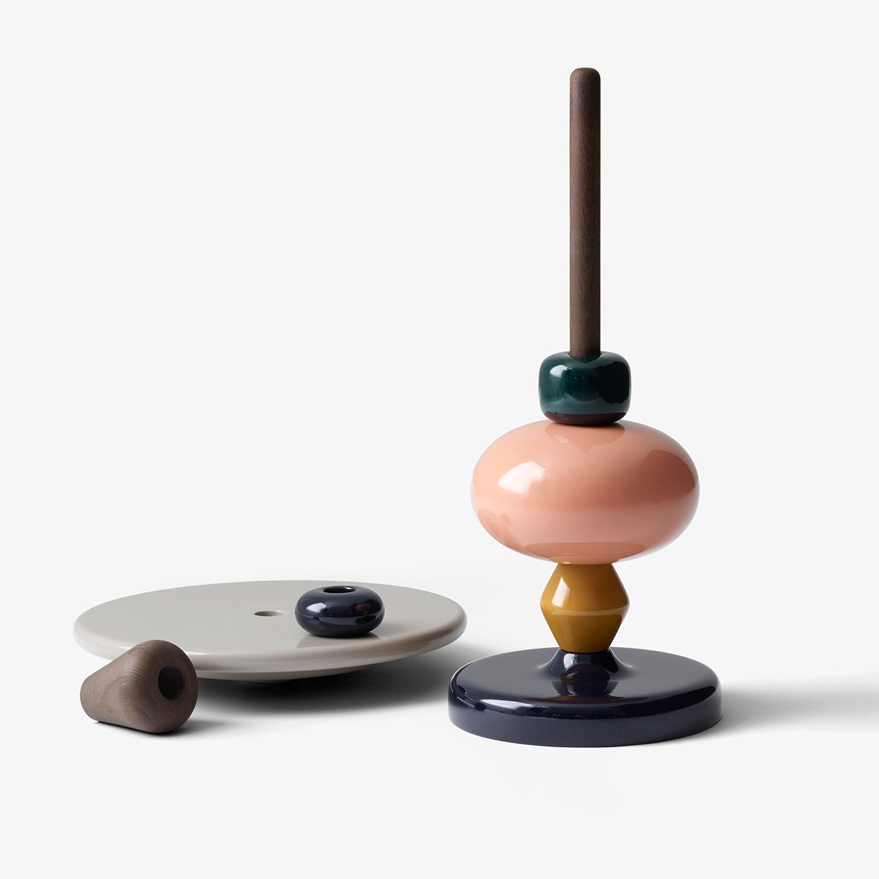 Table d'appoint nordique modulaire en bois avec hauteur et forme personnalisables pour les salons