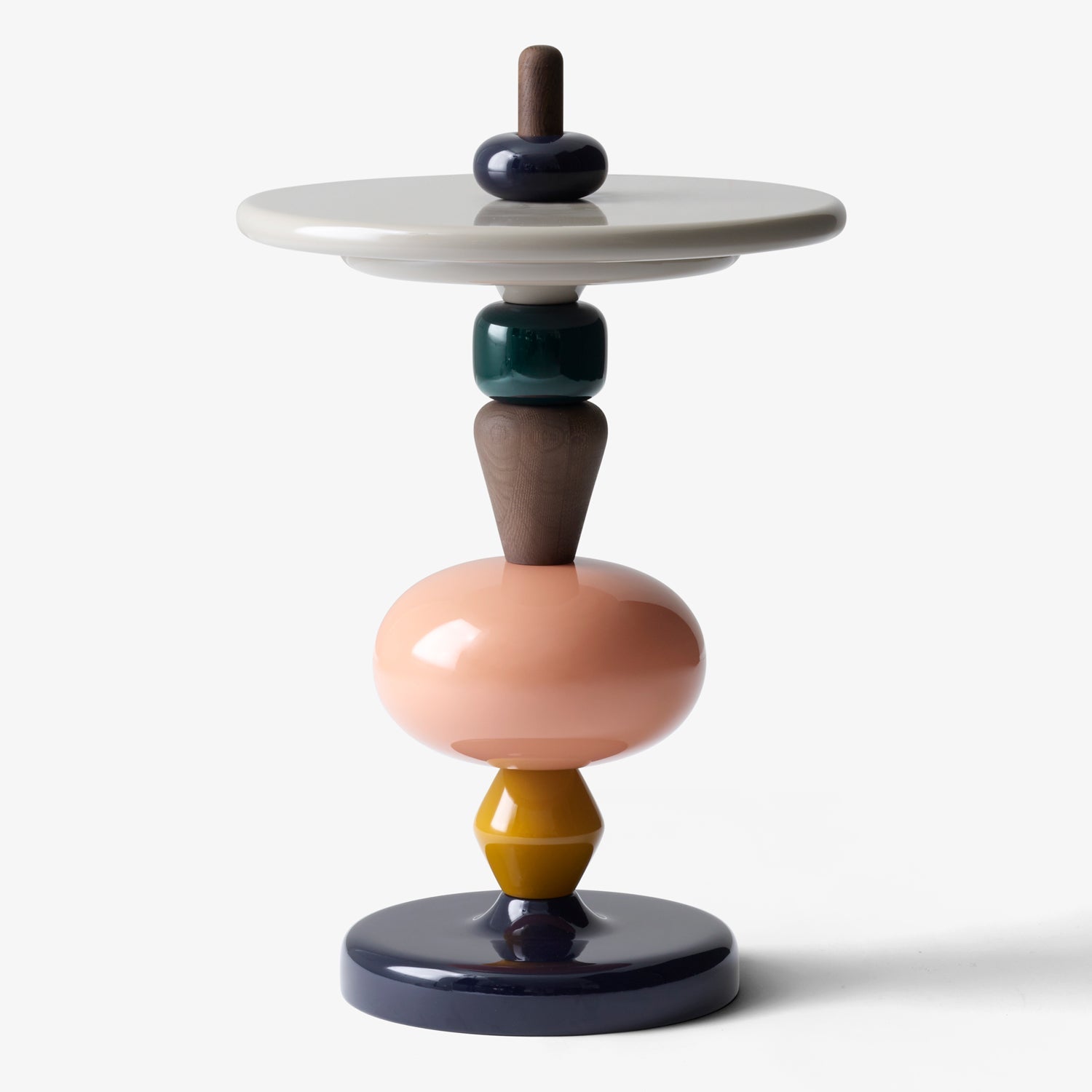 Table d'appoint nordique modulaire en bois avec hauteur et forme personnalisables pour les salons