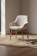 Fauteuil de salle à manger contemporain rembourré avec dossier incliné et piètement en chêne pour salles à manger